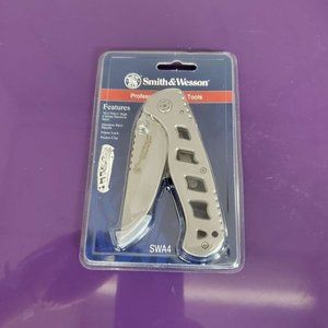 Smith and Wesson Extreme 7Crl 7MoV Frame Lock Pocket Clip Knife